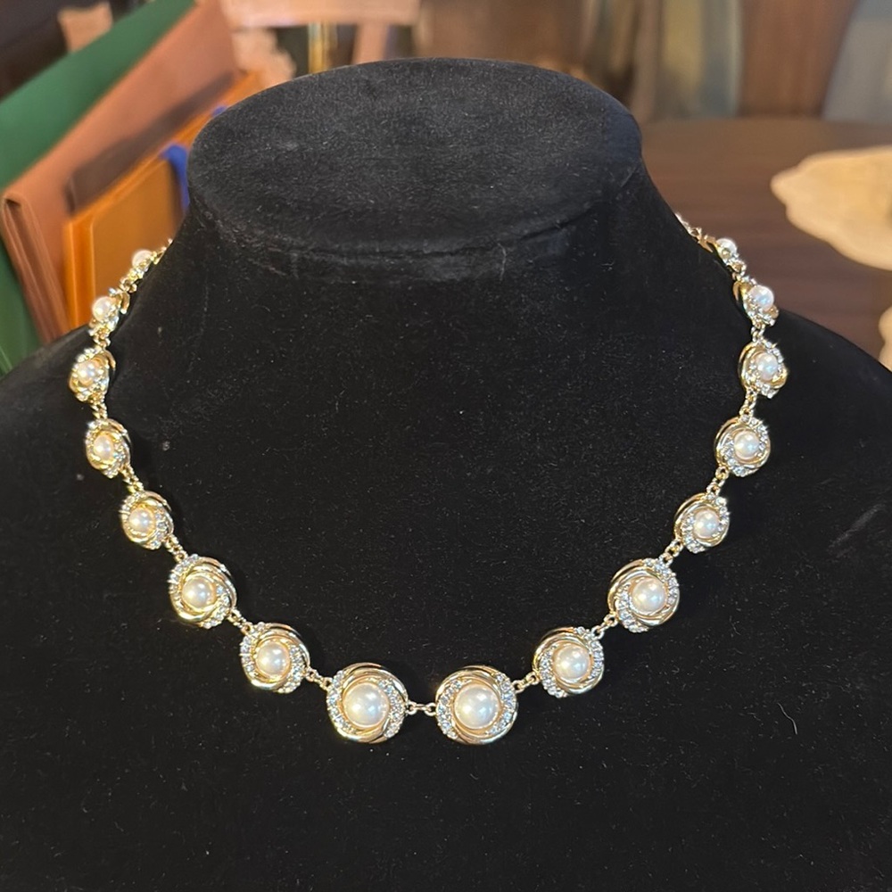 Elegant Charter Club Swirl Gold tone, crystals, fashion pearl timeless necklace